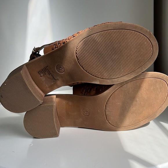 Universal Thread sandals - Picture 4 of 6